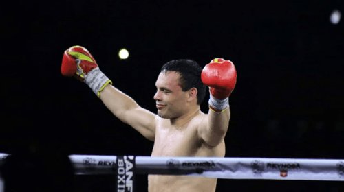 Julio César Chávez Jr. vence por knockout a John Caicedo