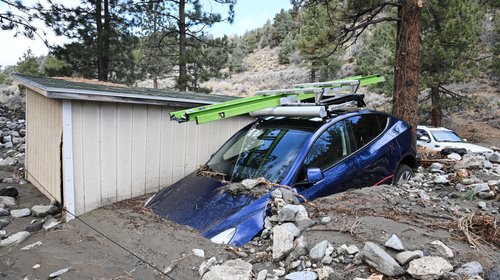 Tormentas de California convirtieron caminos en ríos de lodo
