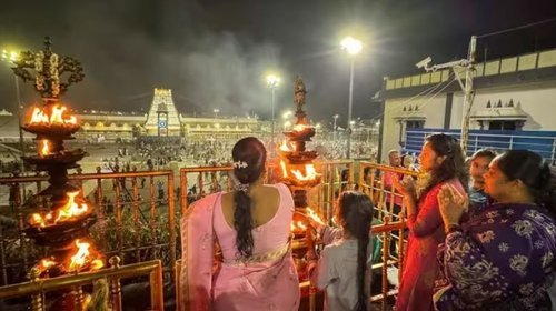 Tragedia en India: estampida en templo deja 9 muertos
