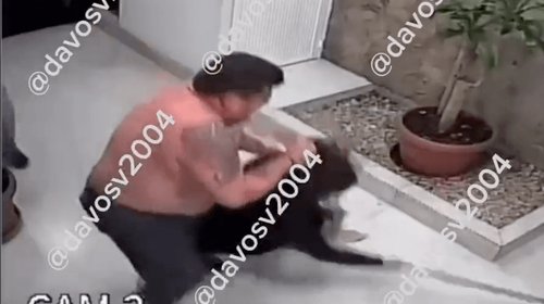 Hombre jala del cabello y da escobazos a mujer en CDMX