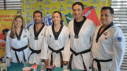 Medallistas de Taekwondo imparten seminario en Monterrey