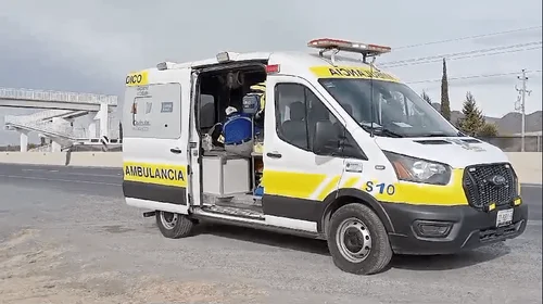 Atienden de emergencia a trailero en carretera a Zacatecas
