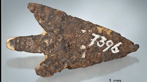 Descubren flecha prehistórica realizada con ¿material extraterrestre?