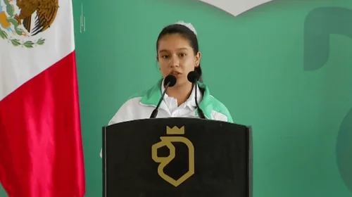Vas a ser gobernadora si sigues hablando bonito: Samuel a alumna