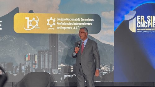 Llama Ricardo Salinas a no ignorar los problemas del país