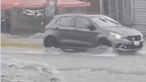 Afectan inundaciones carreteras México-Puebla y México-Texcoco