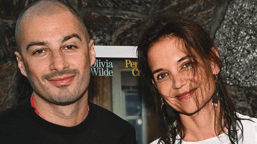 Captan a Katie Holmes de la mano de un artista plástico