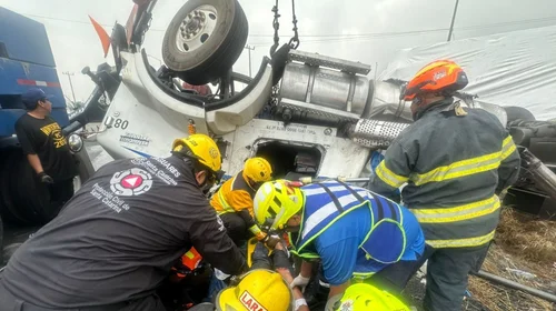 Deja un muerto choque de tráileres en la autopista a Nuevo Laredo