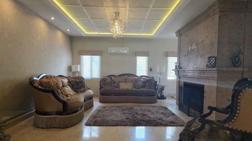 Casa donde vivía Karina Barrón es puesta a la venta