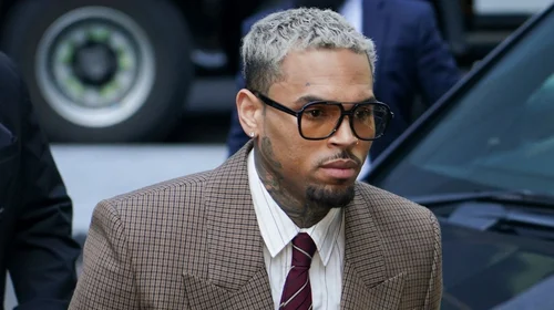 Chris Brown se declara inocente por ataque con botella