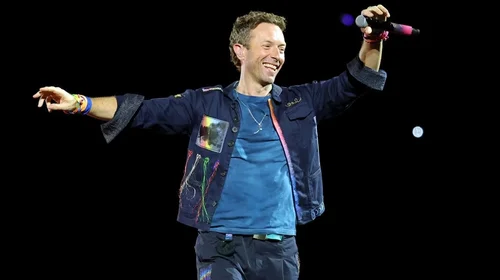 Más vale prevenir... Coldplay avisa cuando inicia kiss-cam