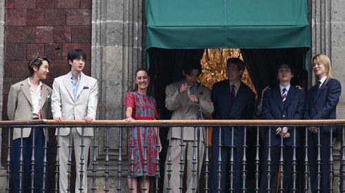 BTS abarrota el Zócalo capitalino en visita a Palacio Nacional