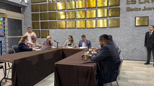 Comisión aprueba licencia de Arratia: su esposa sería alcaldesa