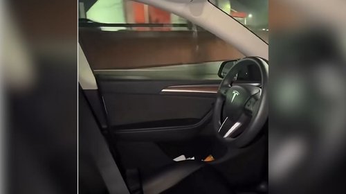 Presume Tesla en 'piloto automático' para evadir antialcohólicas