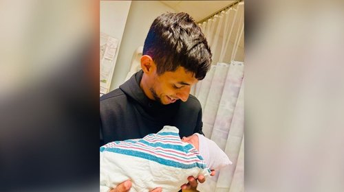 Arely Muciño y 'Tito' Acosta recibieron a la cigüeña