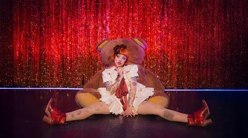 Mon Laferte hará su debut en el teatro con el musical 'Cabaret'