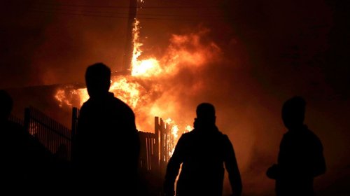 Decretan estado de catástrofe por incendios forestales en Chile