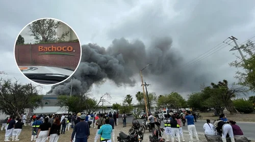 Arde planta Bachoco en Apodaca; evacuan a 133 personas