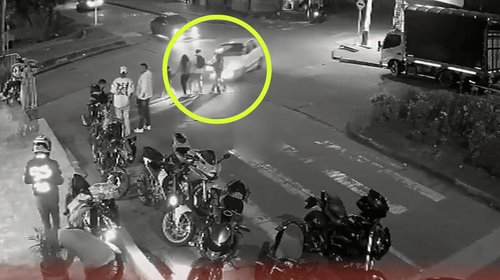 Taxista atropella a siete adultos y cuatro niños en Colombia