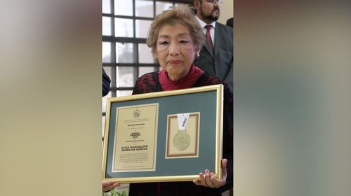 Reconocen a Elvia Morales con la “Presea Parras”