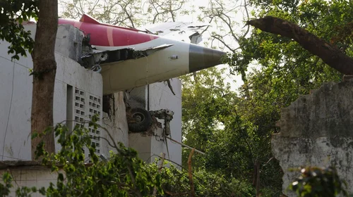 Varios estudiantes entre las víctimas de accidente aéreo en India