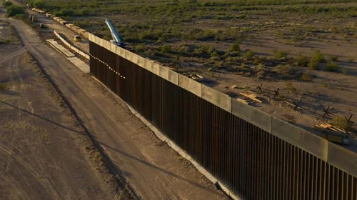 México no paga muro fronterizo de EUA, lo hacen ellos: Sheinbaum
