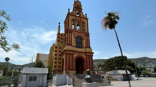 Repican campanas tras muerte del papa en Basílica de Guadalupe
