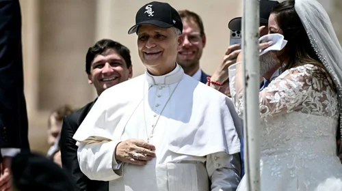 Papa León XIV sorprende con una gorra de los Medias Blancas