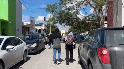 Bloquean carretera en por desaparición de joven