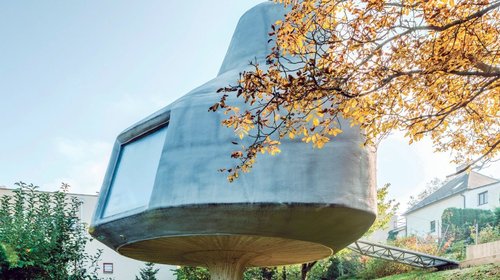 Construyen casa de ensueño sobre una sola pata en República Checa