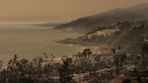 Incendios arrasan LA, pero recintos olímpicos se salvan