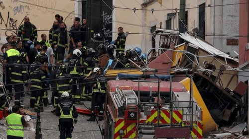 Rinde homenaje a las víctimas del accidente de Portugal