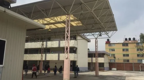 Arrojan a niña de 13 años de tercer piso por ser fan del K-pop