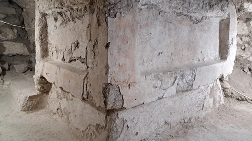 Descubren altar teotihuacano en medio de la ciudad maya de Tikal