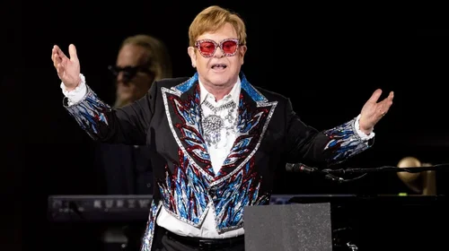 Elton John en contra de los planes de derechos de autor de la IA