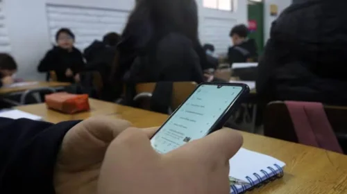 Prohíben celulares en salones de clases en Tamaulipas