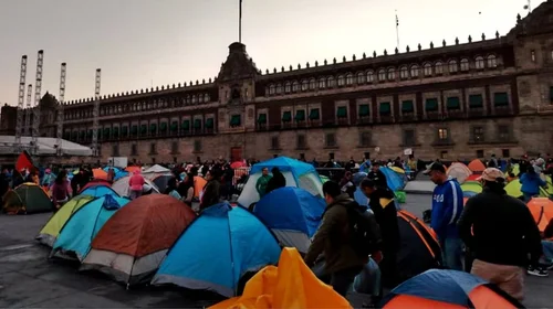 CNTE comienza retiro del plantón en el Zócalo capitalino