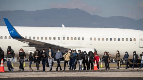Arriban a Cuba 136 personas deportadas desde Estados Unidos
