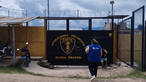 Mujer intenta ingresar droga a cárcel de Perú