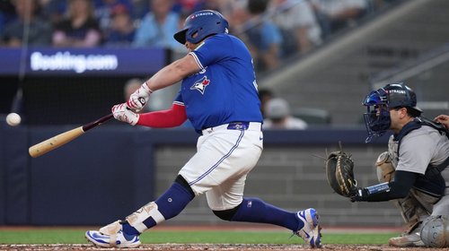 Kirk conecta dos jonrones y Azulejos vencen 10-1 a Yankees