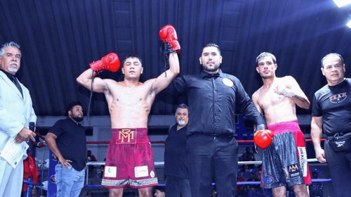 Boxeador regiomontano Rashib Martínez se roba la noche con TKO
