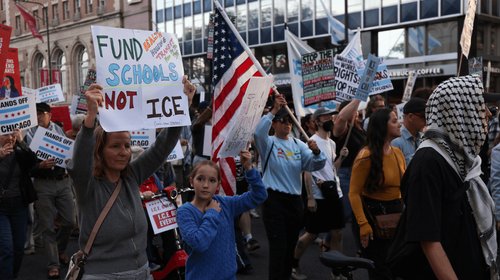 Impide encarcelar a migrantes que entraron a EUA siendo menores