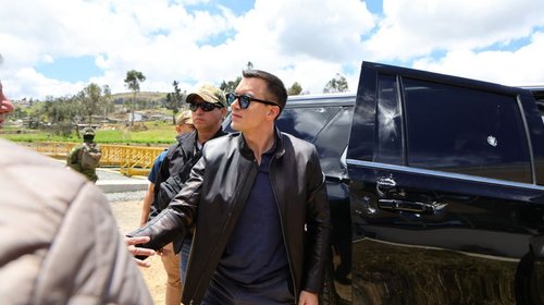 Ataque a caravana presidencial en Ecuador; hay cinco detenidos