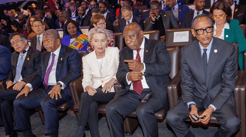 Aborda Von der Leyen inversiones en energías limpias en Colombia