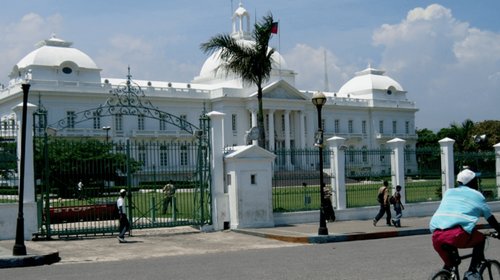 Desalojan a ministros de Palacio Nacional por tiroteo en Haití 