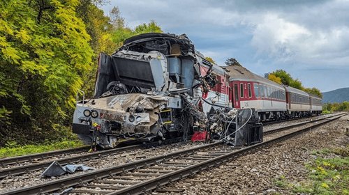 Choque frontal de trenes deja al menos 66 heridos en Eslovaquia