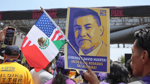 EUA reducen cargos contra líder sindical detenido en Los Ángeles