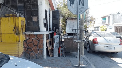 Denuncian abuso y obstrucción de vía pública en Saltillo