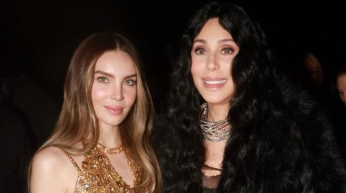Belinda deslumbra junto a Cher en gala de Swarovski