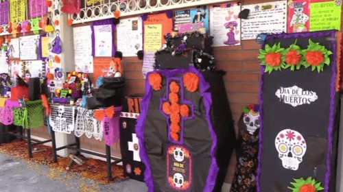 Fomentan tradiciones mexicanas con Panteón Literario en Saltillo 